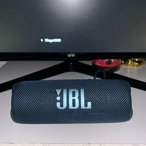 I am selling a JBL flip 6 please buy it used once I need money no box